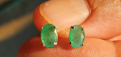 Aretes de oro blanco macizo de 14 k de corte ovalado esmeralda  Foto 1 de 4