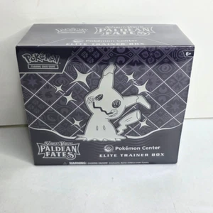 Exclusivo Centro Pokémon Destinos Paldeanos ETB Elite Entrenador Caja Pokémon - NUEVO - Imagen 1 de 7