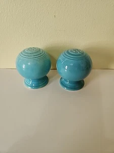 VINTAGE TURQUOISE FIESTA SALT & PEPPER SHAKERS -FIESTAWARE - - Picture 1 of 3