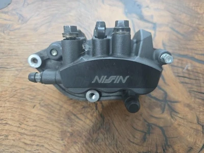 PINZA DE FRENO DELANTERA IZQUIERDA HONDA VFR1200X CROSSTOURER 2012-2018 Y SOPORTE Foto 1 de 4