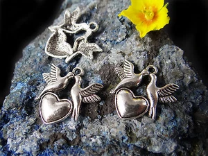 Colgante palomas con corazón 22x21mm paloma 5 ud. Color plata metal, A-70 - Imagen 1 de 1