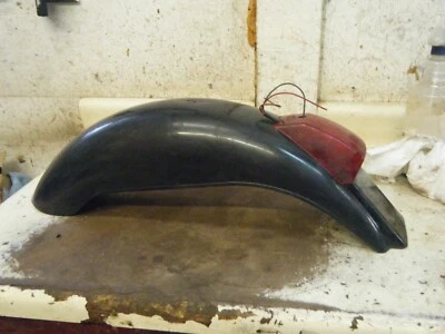 GUARDABARROS TRASERO PRESTON PETTY CON LUZ TRASERA NOS PERO RAYADO Foto 1 de 4