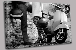 Vespa Kiss Leinwand Leinwand Wandbild Bild Druck - Bild 1 von 7