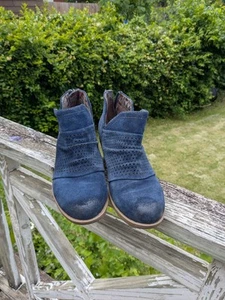Earth Origins Women's 7.5M Amanda Booties Navy Suede Leather Perforated Back Zip - Picture 1 of 9