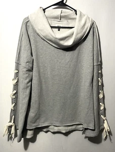 BKE Buckle Sweater Women’s Size M Gray Soft Shoe Lace Braided Long Sleeves Boho  - Picture 1 of 7