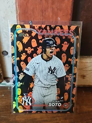 Juan Soto 2024 Topps Update Series - Halloween Ghost Holiday Foil #US1 - Image 1 of 4