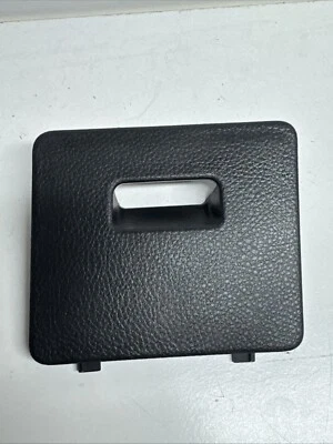 Nissan Versa 2009 cubierta de panel de fusibles negro puerta Foto 1 de 2