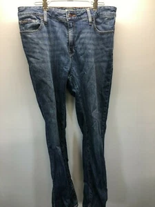 LL Bean Women's Favorite Fit Medium Wash Blue Jeans Flare Leg Size 10 Reg EUC - Picture 1 of 3