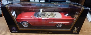 ROAD SIGNATURE 1930 CHRYSLER 300F RED CONVERTIBLE 1/18 SCALE NIB LQQK - Picture 1 of 3