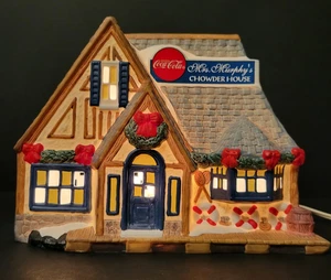 COCA-COLA Coca-Cola Town Square Christmas Village Mrs. Murphy's Chowder House Mariscos - Imagen 1 de 19