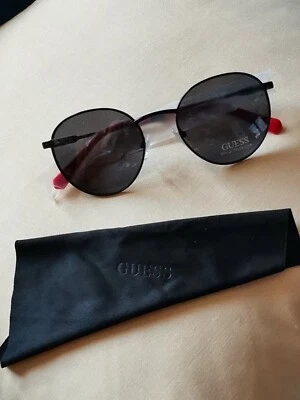 Lunettes de soleil GUESS NEUVES  - Photo 1/4