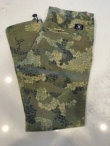 Zapatos de colección DC con estampado de serpiente pantalones camuflados talla 32 - Imagen 1 de 2