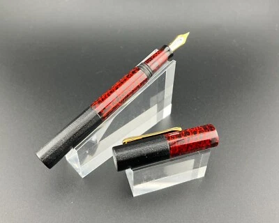 Taccia Kaga-Wajima Autumn Sunset Urushi Fountain Pen 14k Gold M Nib LE - Image 1 of 4