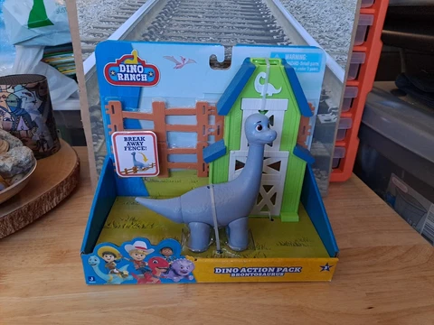 New Dino Ranch Brontosaurus Dino Action Pack Fence Barn Dinosaur NIB 2021 Cover