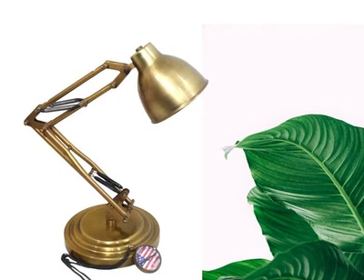 Lámpara de mesa náutica sofisticada de latón con diseño clásico pantalla ajustable Foto 1 de 4