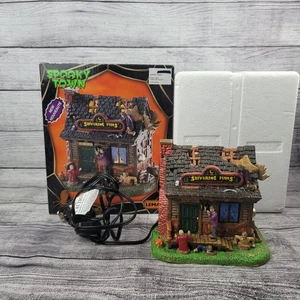 Lemax Spooky Town Shivering Pines Cabin #85309 Halloween 2018 RETIRED Complete - Bild 1 von 8