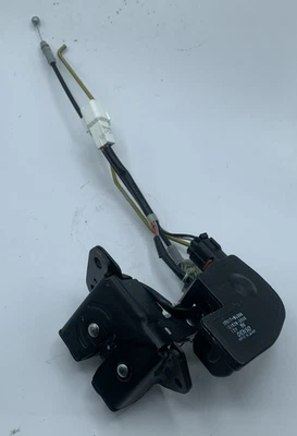 Cerradura maletero trasero original Toyota Corolla 2000-2007 69350-13300 Foto 1 de 4
