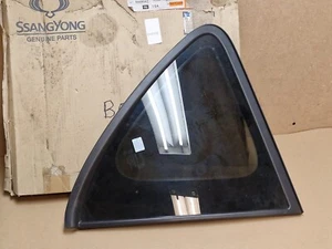 Ssangyong Rexton Front Right Quarter Glass 2007-on 7922008113 Genuine NEW OEM - Picture 1 of 11