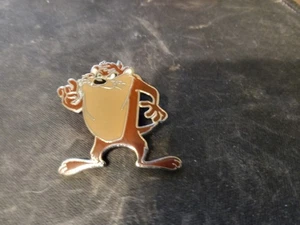 Prendedor esmaltado vintage 1993 Warner Bros TAZ Tasmanian Tazmanian Devil Looney Tunes - Imagen 1 de 3