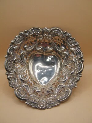 Plato BonBon de plata esterlina con sello de Londres cuenco/cesta en forma de corazón Foto 1 de 4