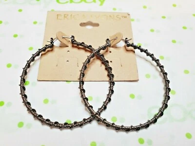 Pendientes de aro grandes Erica Lyons negros metálicos torcidos con respaldo de silla de montar 2,25 pulgadas nuevos Foto 1 de 2