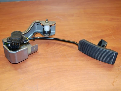 Pedal acelerador para Infiniti G35 2003-2007 Foto 1 de 4