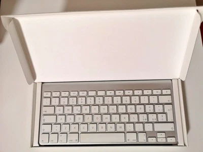 APPLE tastiera wireless A1314 ITA + trackpad + caricabatterie + base - Immagine 1 di 4