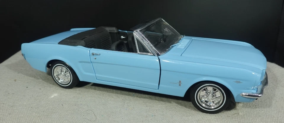 Ford Mustang 1965 Revell 1/18 Foto 1 de 4