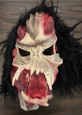 Predator Movie Adult Latex Mask Halloween Accessory Scary  Rubies Costume - Image 1 of 4
