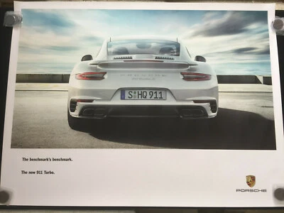 PÓSTER OFICIAL PORSCHE 991 911 TURBO S CUPÉ SALA DE EXPOSICIÓN VISTA TRASERA 2016 NUEVO. Foto 1 de 2