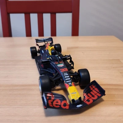 Maisto 1:24 Scale RC Formula 1 Car Aston Martin Red Bull Racing CAR ONLY/AS IS - Image 1 of 4