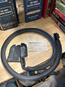 1969-1971 FORD GALAXIE NOS DOOR WEATHER STRIP D2AZ-5720530-B PASS SIDE - Picture 1 of 8