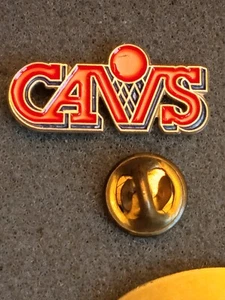 Vintage 1980er Jahre CAVS Reversnadel Cleveland Cavaliers altes Logo Basketball orange blau - Bild 1 von 2