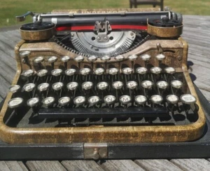 Underwood Portable Typewriter 4 Bank, 1927, Spanish, Green wood, Arturo W. Boote - Picture 1 of 22