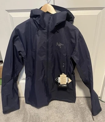NEW Arc’teryx Beta SL GORETEX Jacket - Mens Medium in BLACK SAPPHIRE $500 NWT - Image 1 of 3