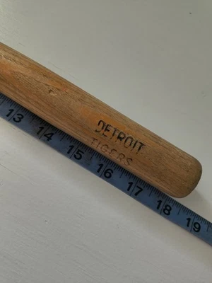 Mini bate de béisbol de recuerdo de colección de los Tigres de Detroit de 18" pulgadas Foto 1 de 4