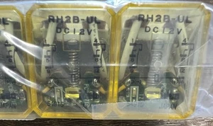 Relé IDEC RH2B-UL-DC12V Serie Derecha, Cantidad: 5 - Imagen 1 de 2