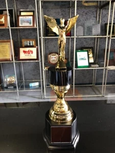 New and unused! Goddess Bronze Trophy Height 29cm Delivered from Japan - Picture 1 of 3