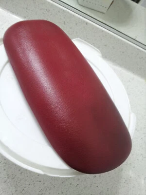 99-04 OEM FORD MUSTANG RED  ARM REST MAGNET LATCH - Imagem 1 de 4