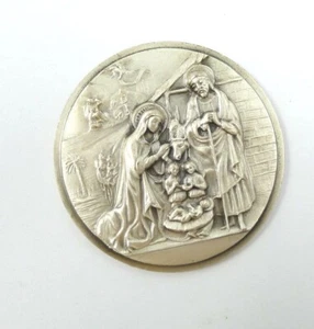 RELIGIOUS MEDAL CHRISTIAN RELIGION CRIB SACRED FAMILY ENAL WORK - Picture 1 of 2