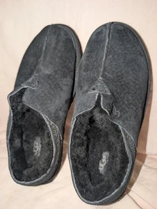 UGG Neuman Mens Size 8 Slippers Suede Moccasin Sheepskin Black NWOT - Picture 1 of 4