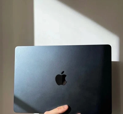 Apple MacBook Air 15,3 Zoll  - Bild 1 von 4