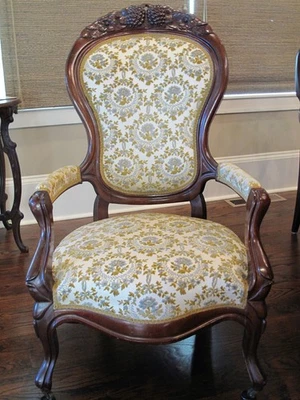 Antiguo sillón victoriano de caoba - uvas grandes talladas - Foto 1 de 4