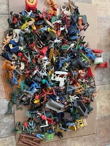 Britains/Airfix/ Timpo Huge Bundle Of Spares Approximately 2kgs - Picture 1 of 23