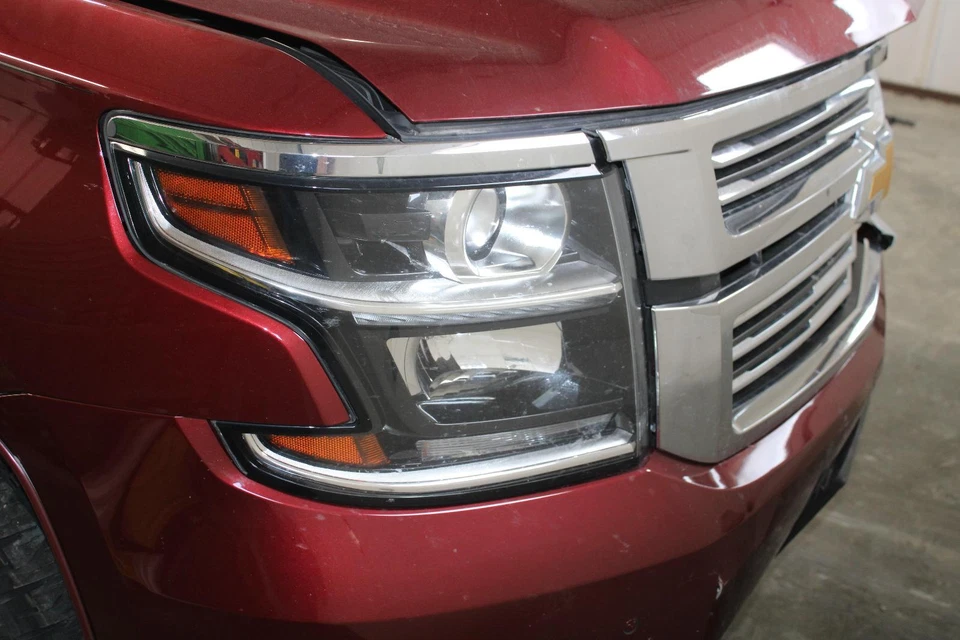 Conjunto de faros derechos usados se adapta a: Chevrolet Suburban 1500 2019 con opción HID T4F con Foto 1 de 4