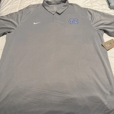 Carolina del Norte Tacones Alquitranados Nike Dri-Fit Polo Lateral Para Hombre’s 2XL NUEVO CON ETIQUETAS Foto 1 de 4