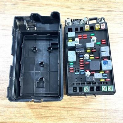 2006 Chevrolet Trailblazer GMC Envoy 5.3 Fuse Box  15141559-2 - Image 1 of 4