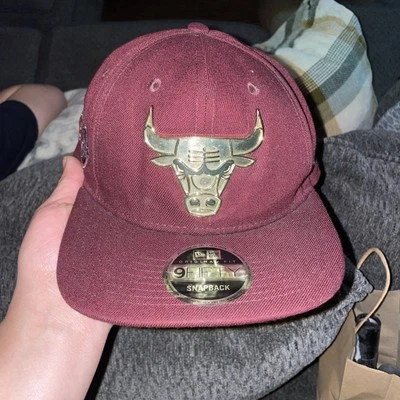 New Era SnapBack Chicago Bulls Champions NBA ouro metal vermelho - Imagem 1 de 4