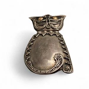 Broche de gato prendedor metálico gatito joyería marcado 826 sin marca 2" de largo con problemas de colección - Imagen 1 de 10