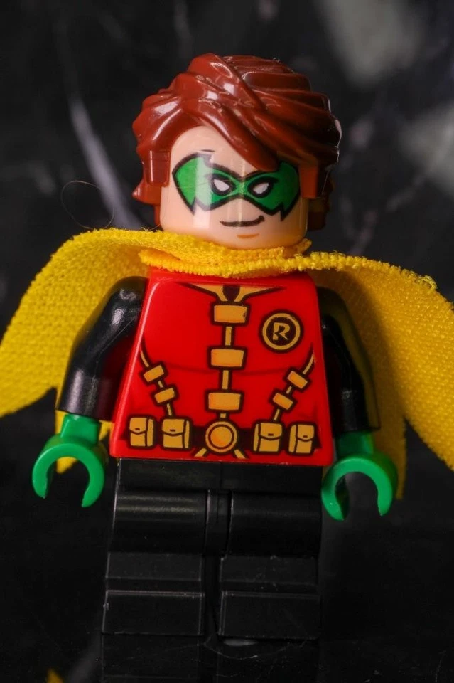 Lego Minifigure- ROBIN MINIFIGURE (SHORT) SUPER HERO BATMAN YELLOW CAPE FIG 7612 - Image 1 of 1